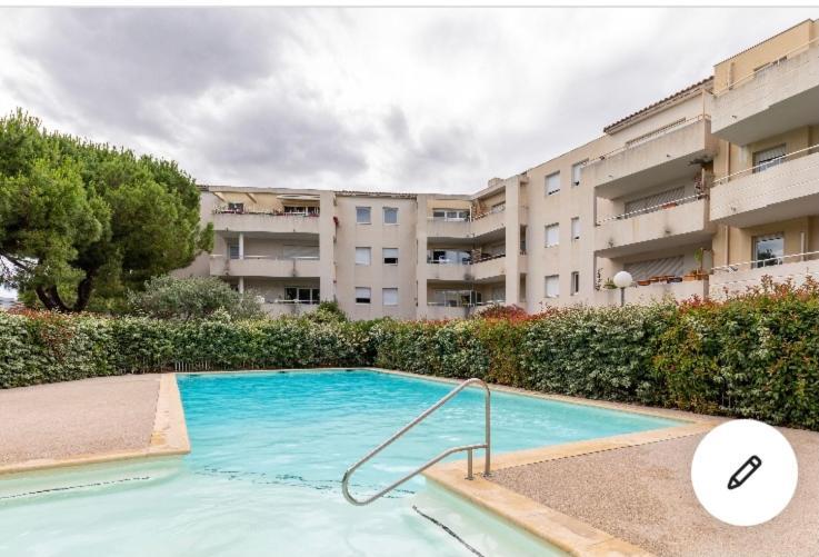 Superbe T3 Avec Piscine Appartement *